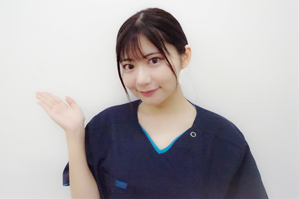 案内するスタッフ